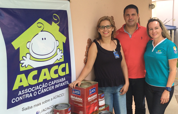 Doaça de tintas para Acacci