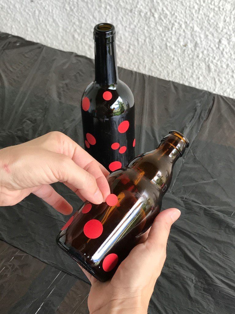 Como pintar garrafa de vidro utilizando spray - preparação