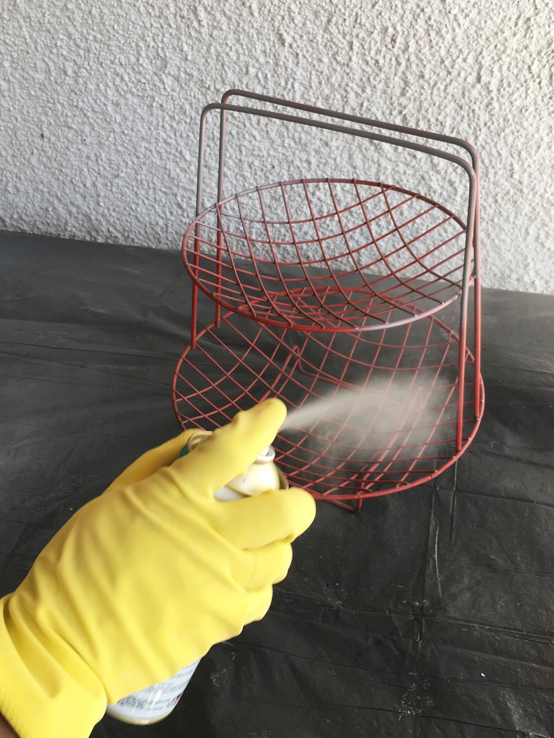 Politintas como pintar objetos de metal usando tinta spray