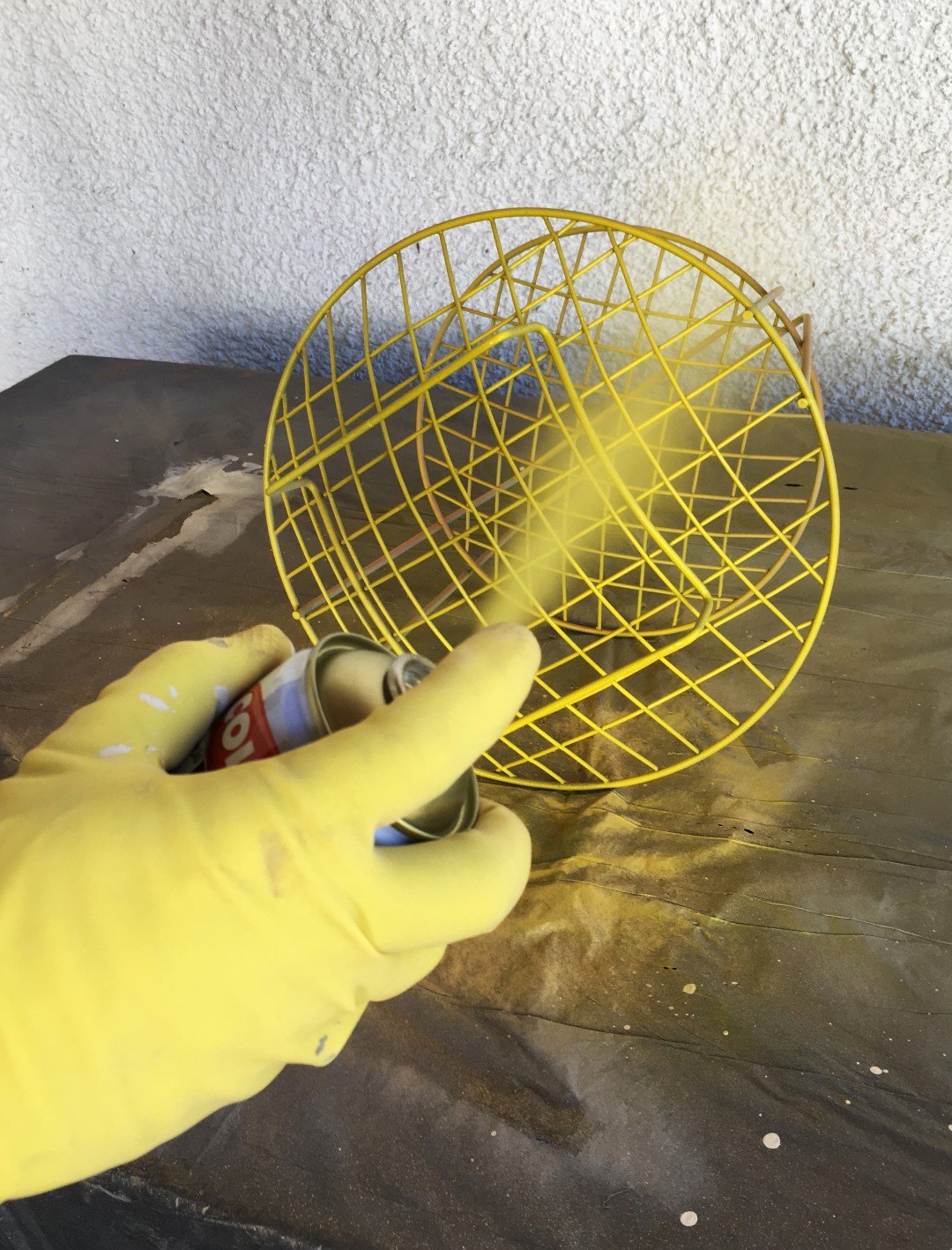 Politintas como pintar objetos de metal usando tinta spray