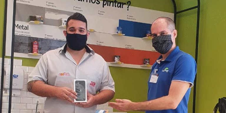 Participe da promoção de aniversário da Politintas. O Guilherme Eller Fernandes comprou mais de R$ 100 em produtos Coral e ganhou um smartphone novinho.