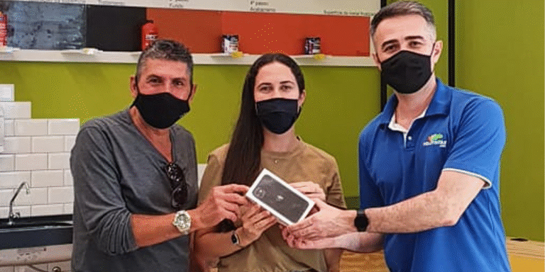 pintor-adelson-martinho-procopio-ganhou-o-iPhone